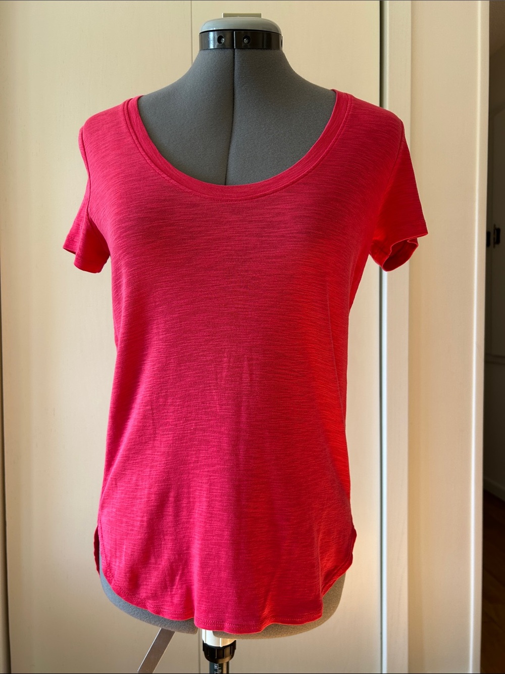 Tommy Bahama Women's Scoop Neck Short Sleeve Tee - Raspberry Pink